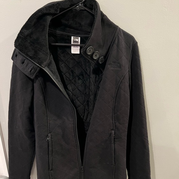 The North Face Women’s Arctic Quilted Coat. - Picture 4 of 4